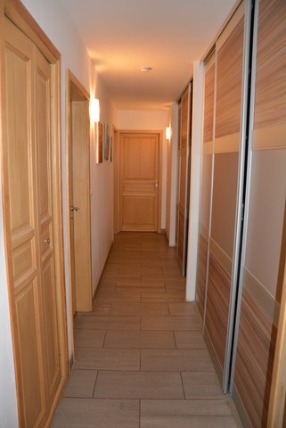 Couloir avec placards